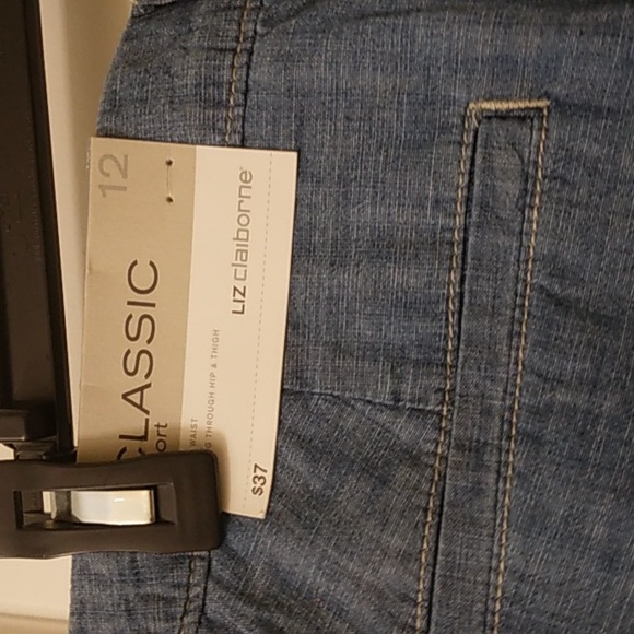 Liz Claiborne Shorts blue jean look 100% cotton with embroidery. - Picture 3 of 5